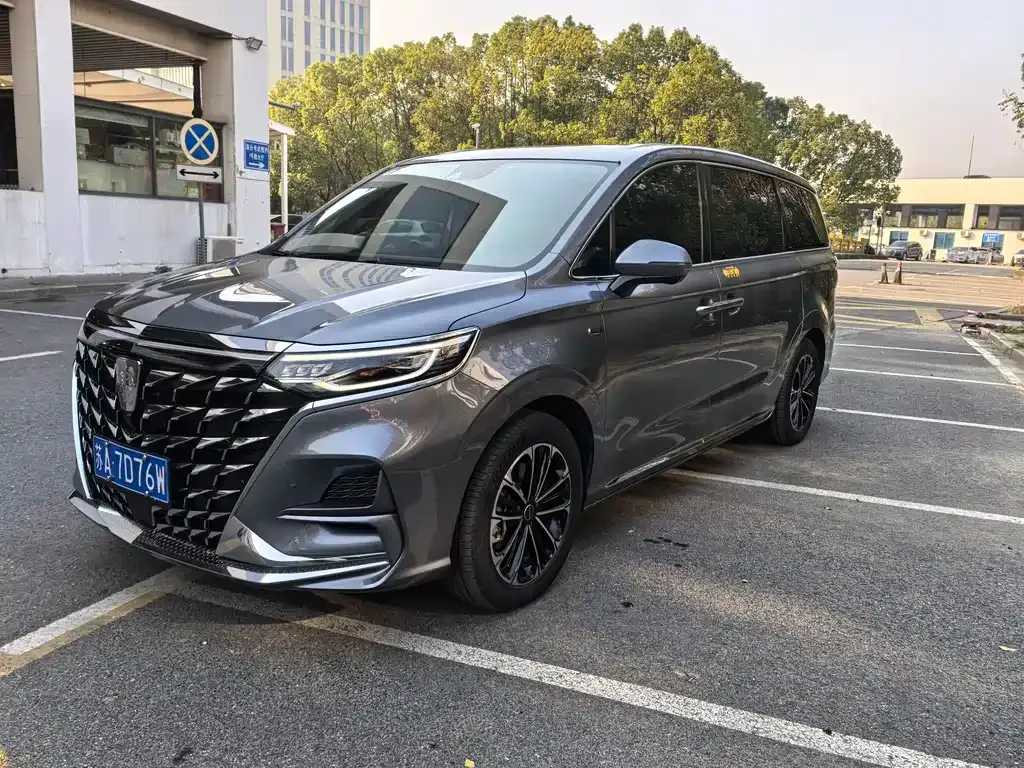 Roewe iMAX8 — фото 1