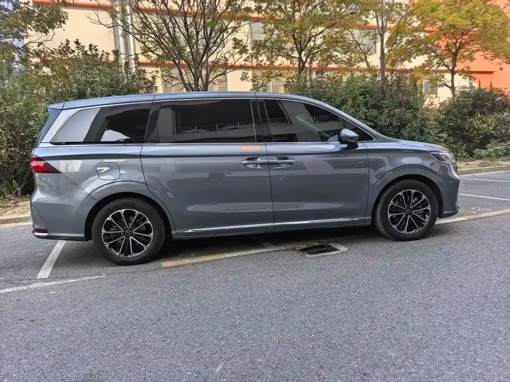 Roewe iMAX8 — фото 8