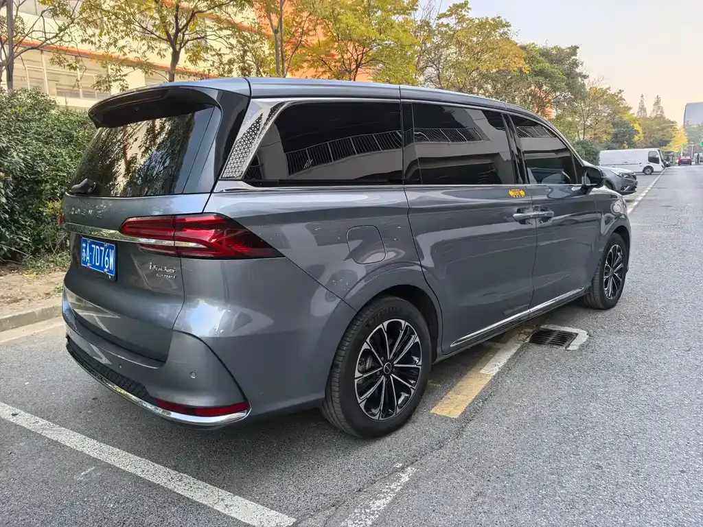 Roewe iMAX8 — фото 10
