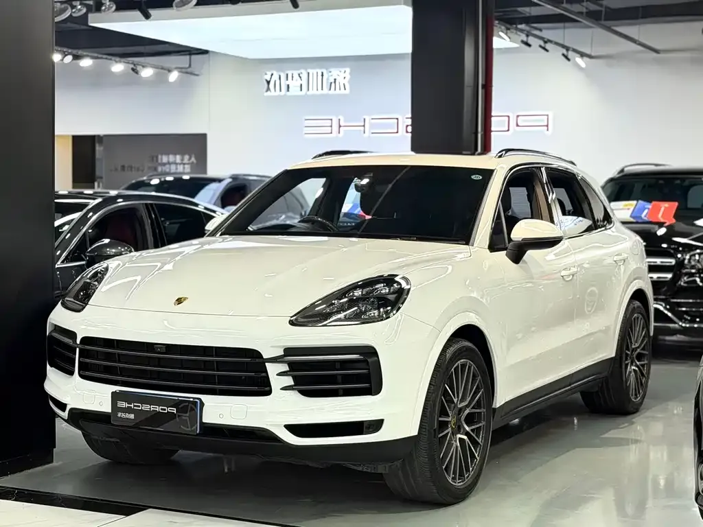 Porsche Cayenne — фото 1