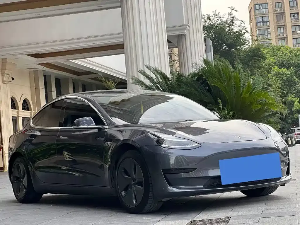 Tesla Model 3 — фото 9