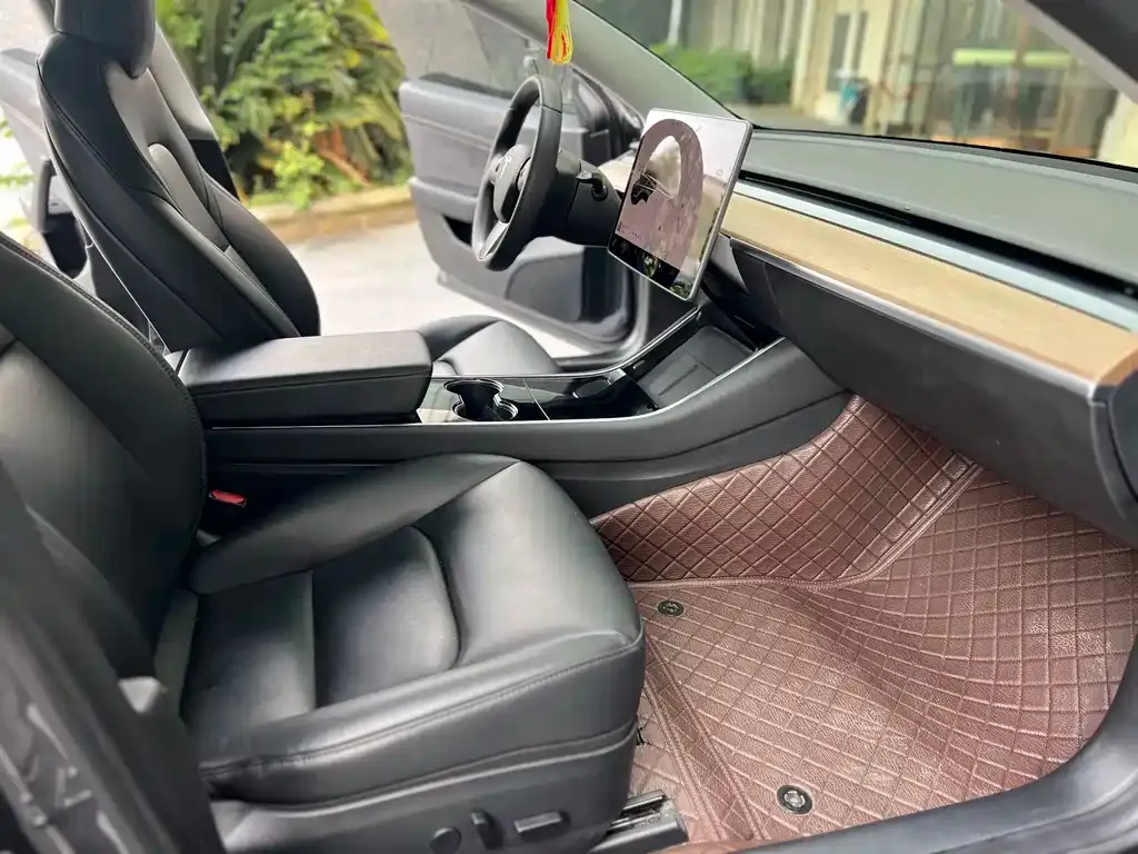 Tesla Model 3 — фото 10