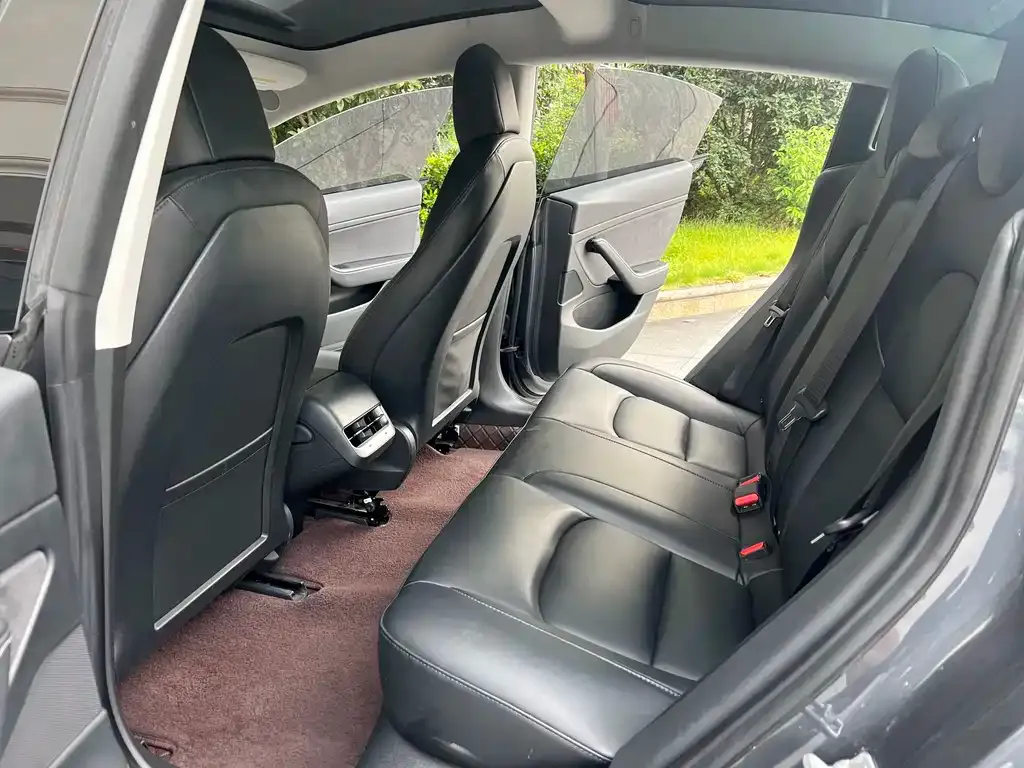 Tesla Model 3 — фото 4