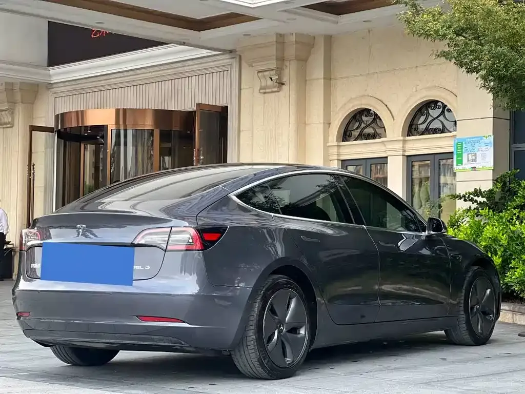 Tesla Model 3 — фото 6
