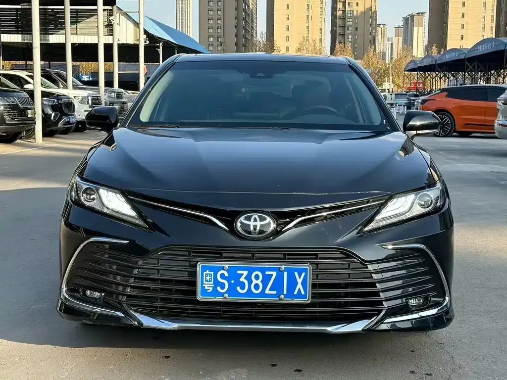 Toyota Camry — фото 5