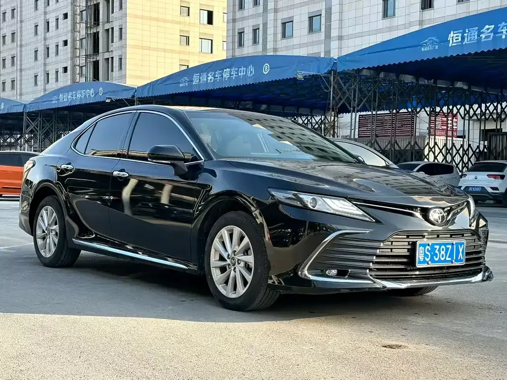Toyota Camry — фото 7