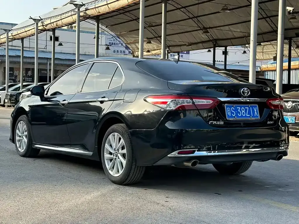 Toyota Camry — фото 10