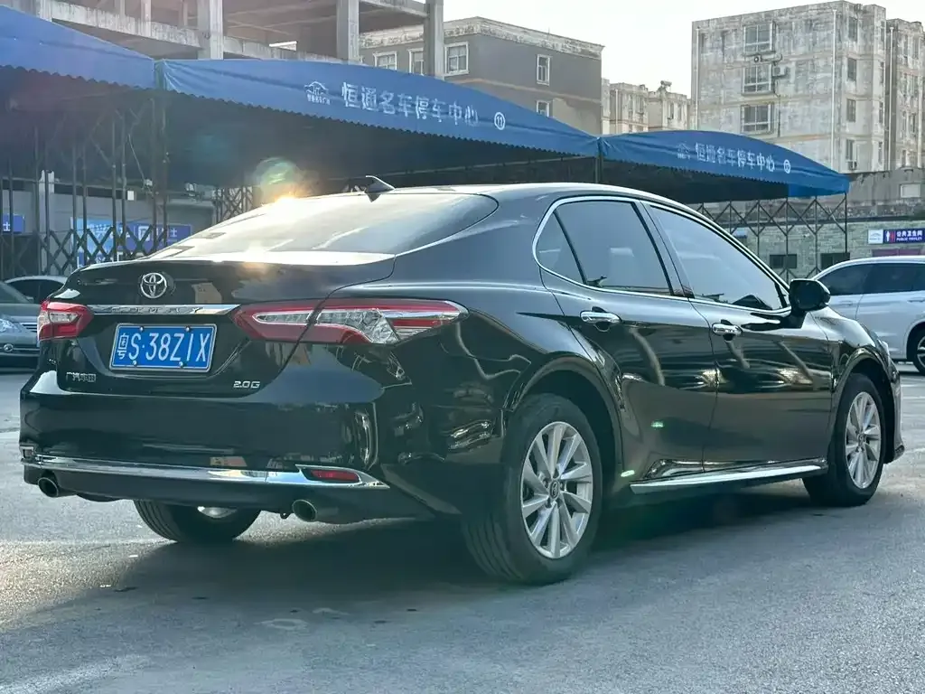 Toyota Camry — фото 3