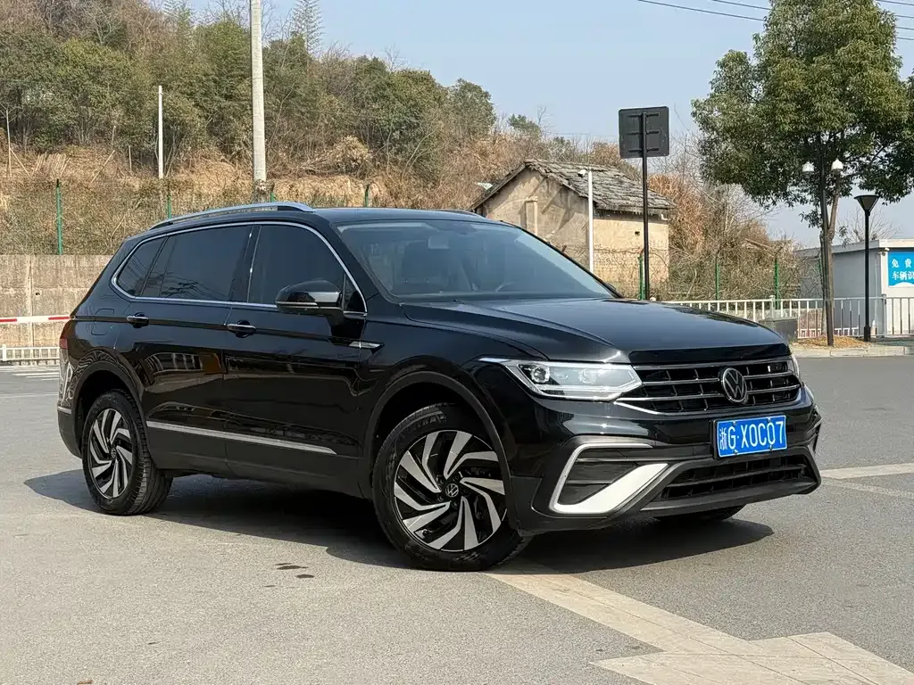 Volkswagen Tiguan L — фото 4