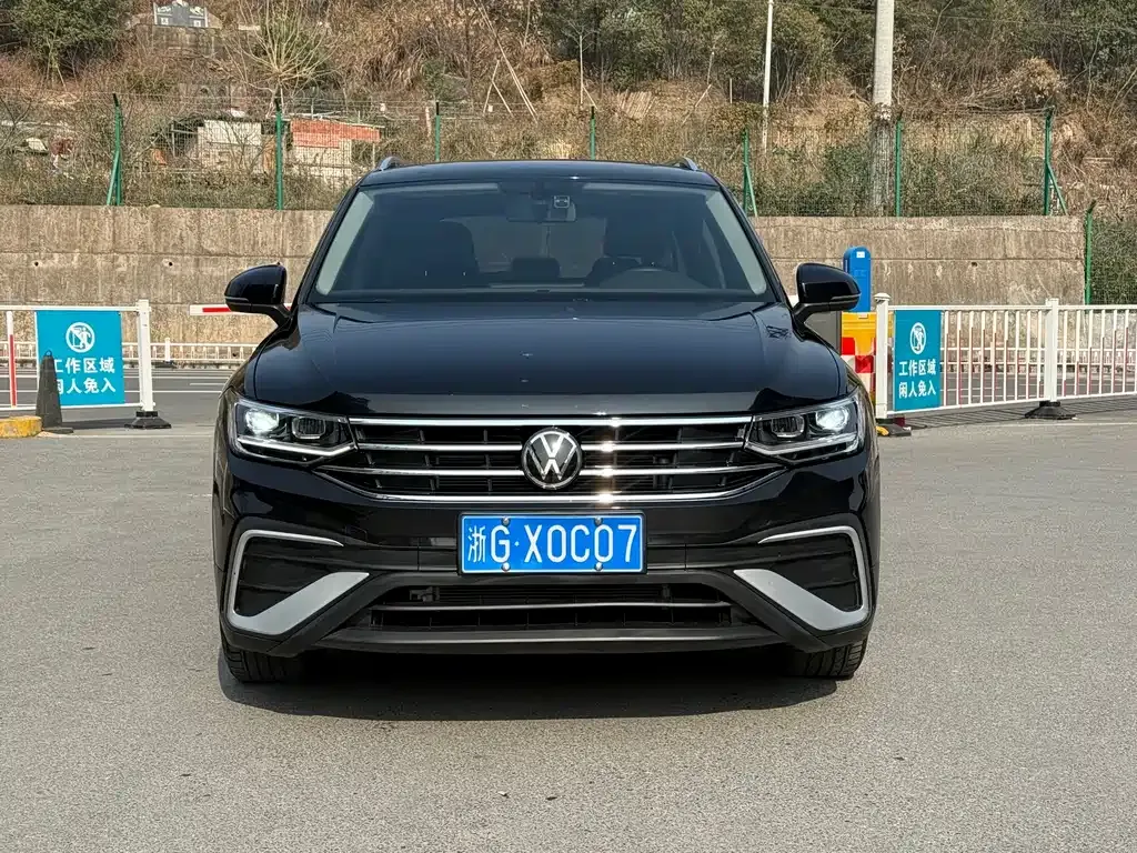Volkswagen Tiguan L — фото 10