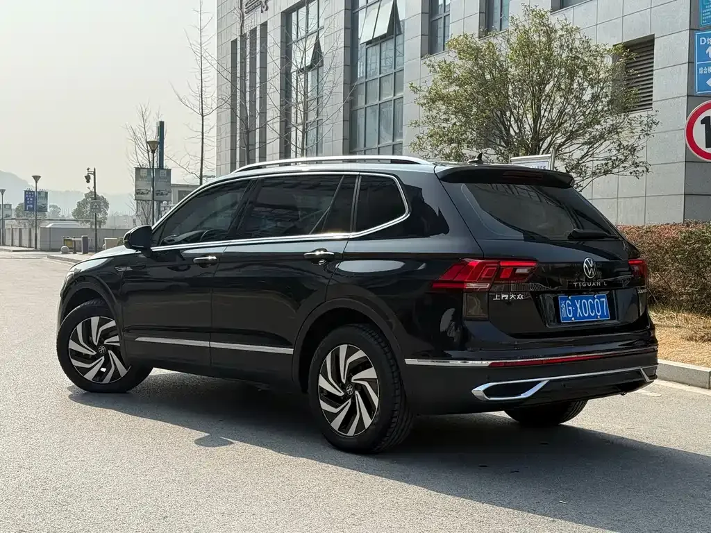 Volkswagen Tiguan L — фото 6