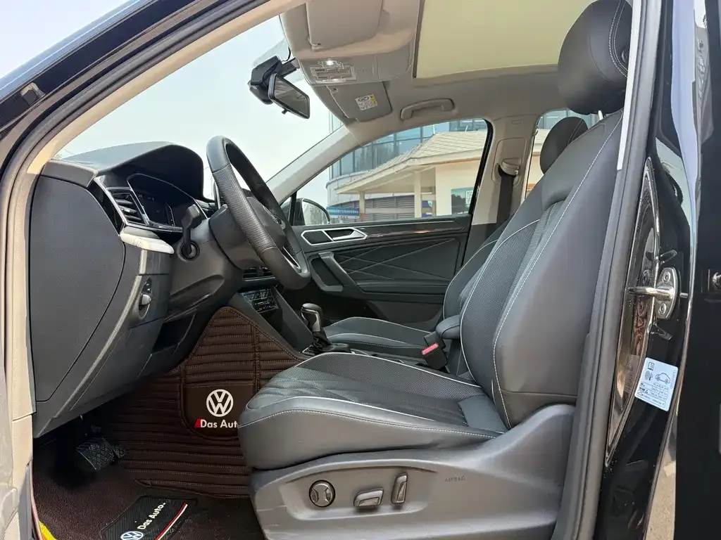 Volkswagen Tiguan L — фото 2