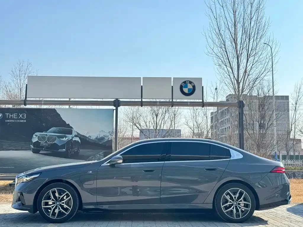 BMW i5 — фото 8