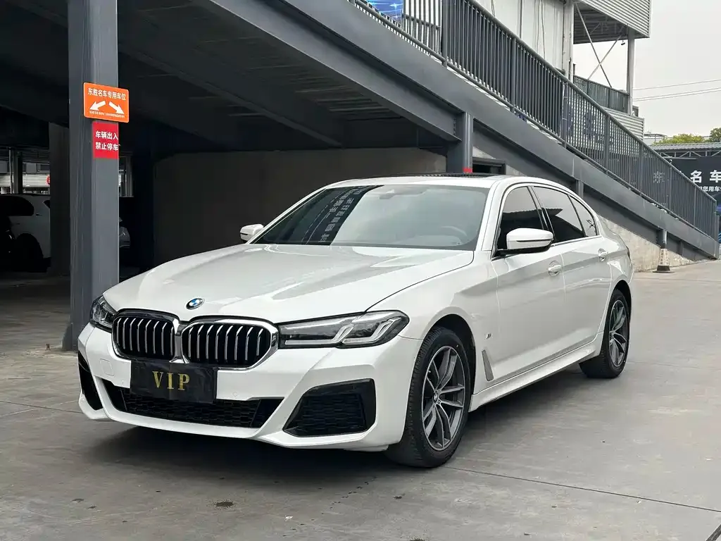 BMW 5 Series — фото 1