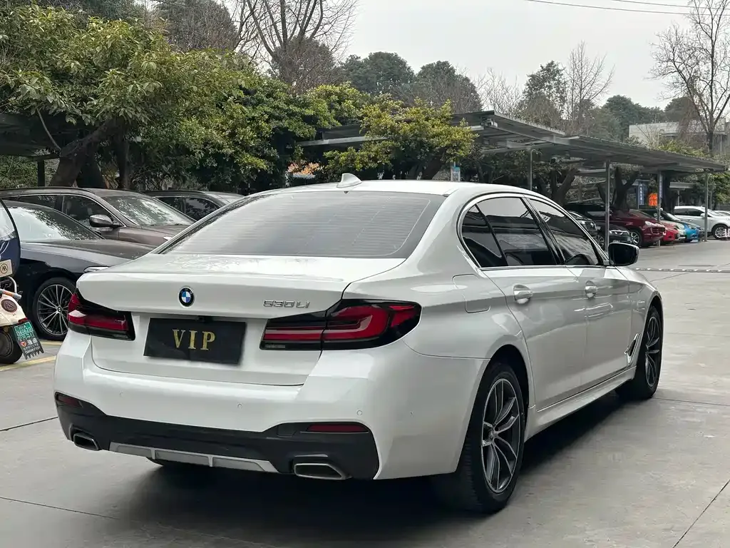 BMW 5 Series — фото 9