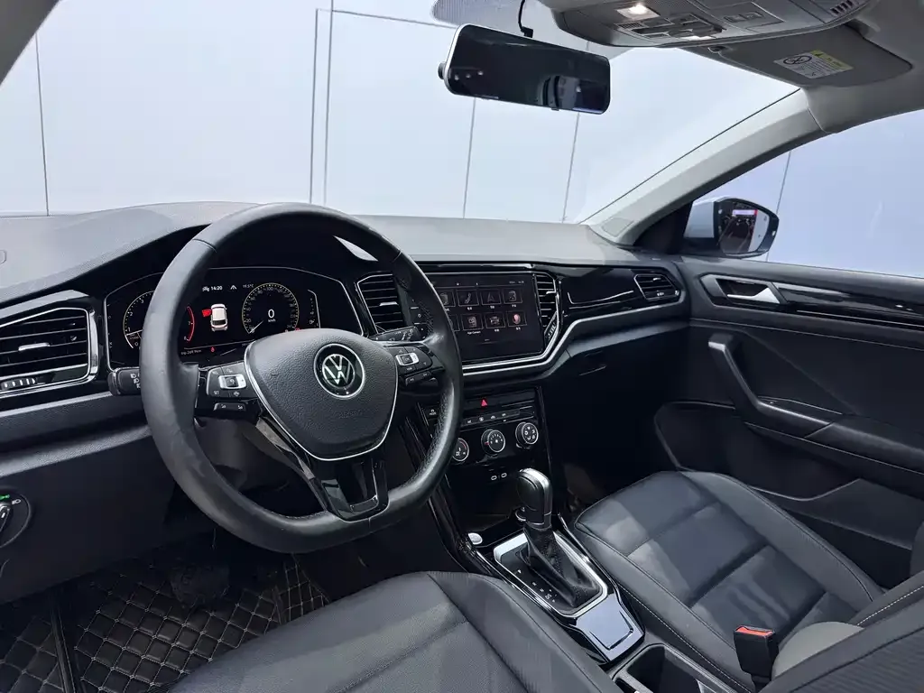 Volkswagen T-Roc — фото 3