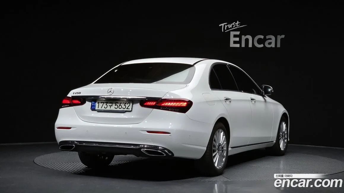 Mercedes-Benz E-Class — фото 3