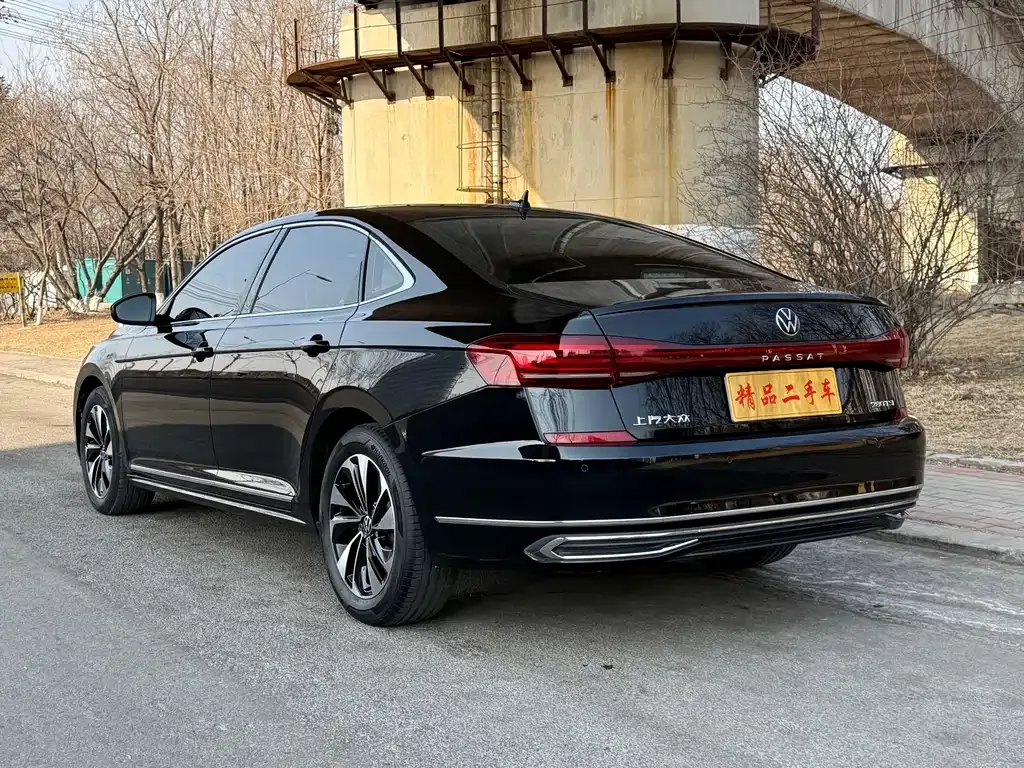 Volkswagen Passat — фото 10