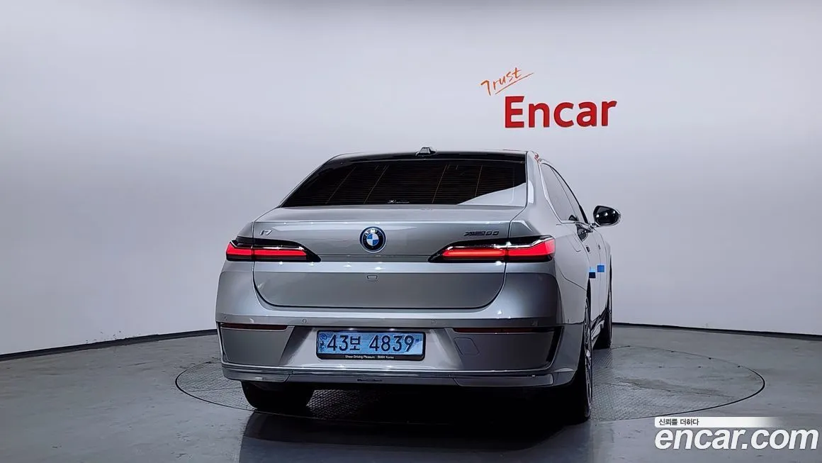 BMW i7 — фото 2