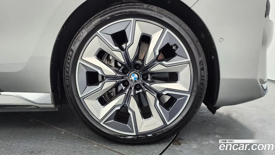 BMW i7 — фото 6