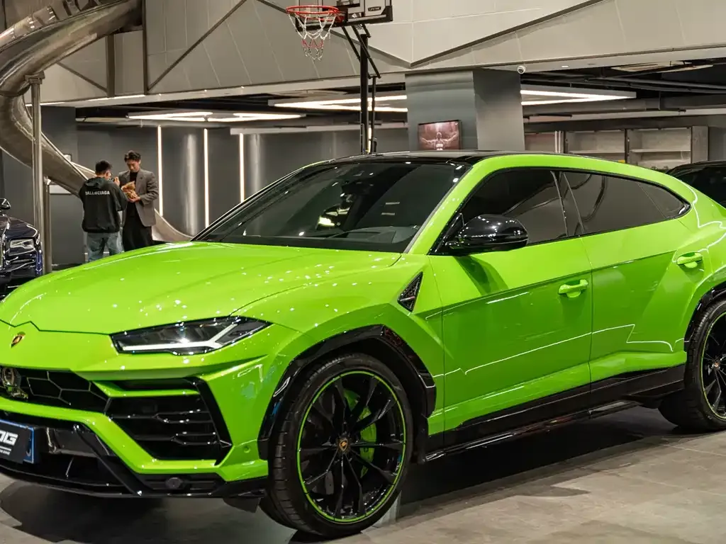 Lamborghini Urus — фото 1
