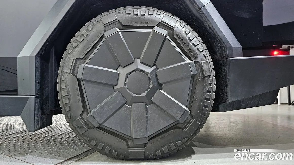 Tesla Cybertruck — фото 6