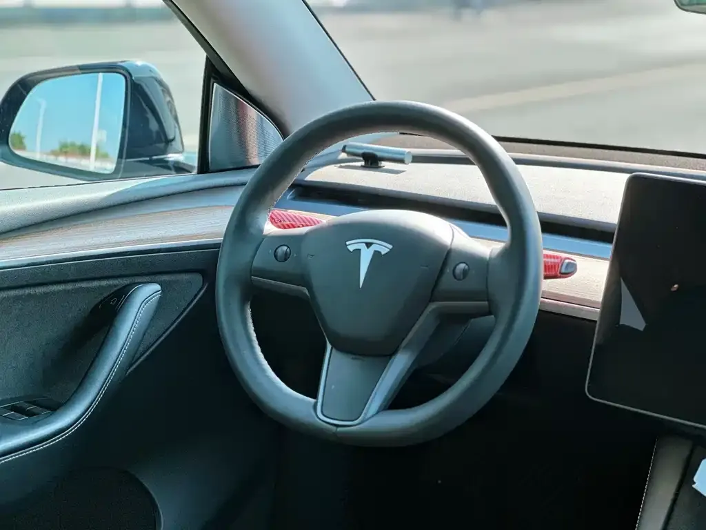Tesla Model Y — фото 5