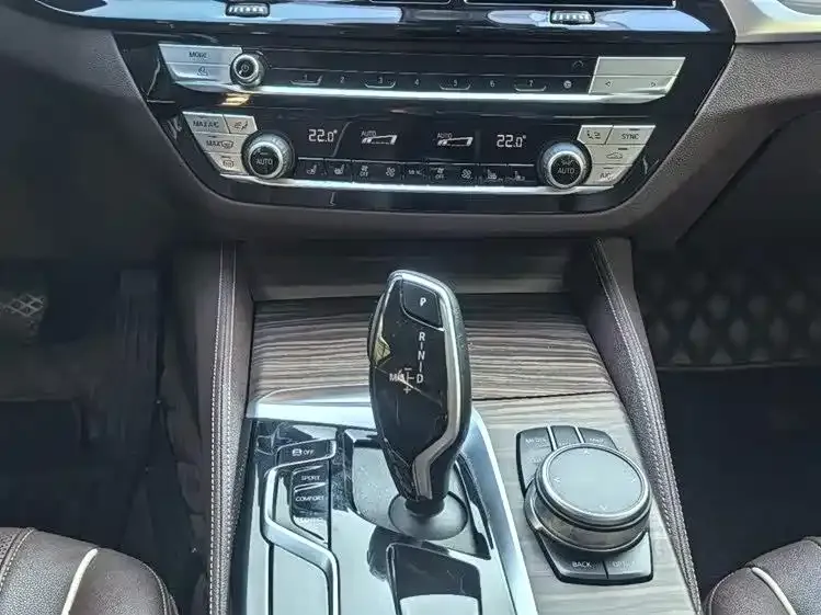 BMW 5 Series — фото 10