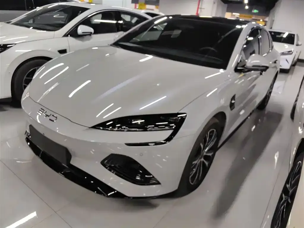 BYD Seal — фото 1