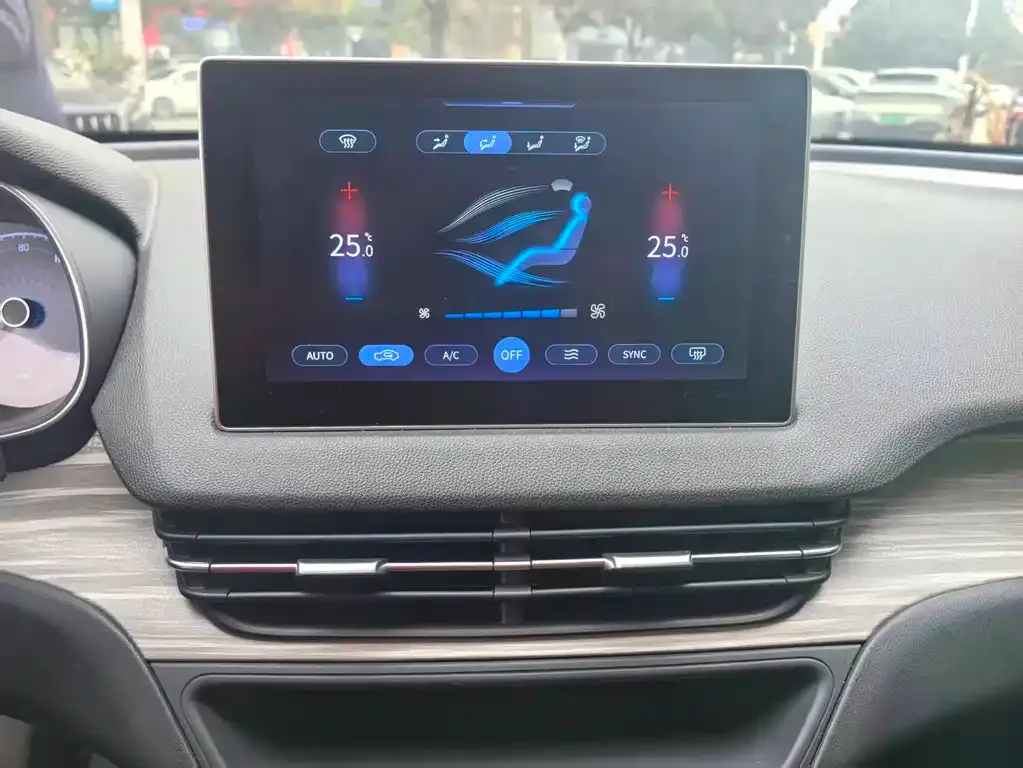 Hongqi E-QM5 — фото 3