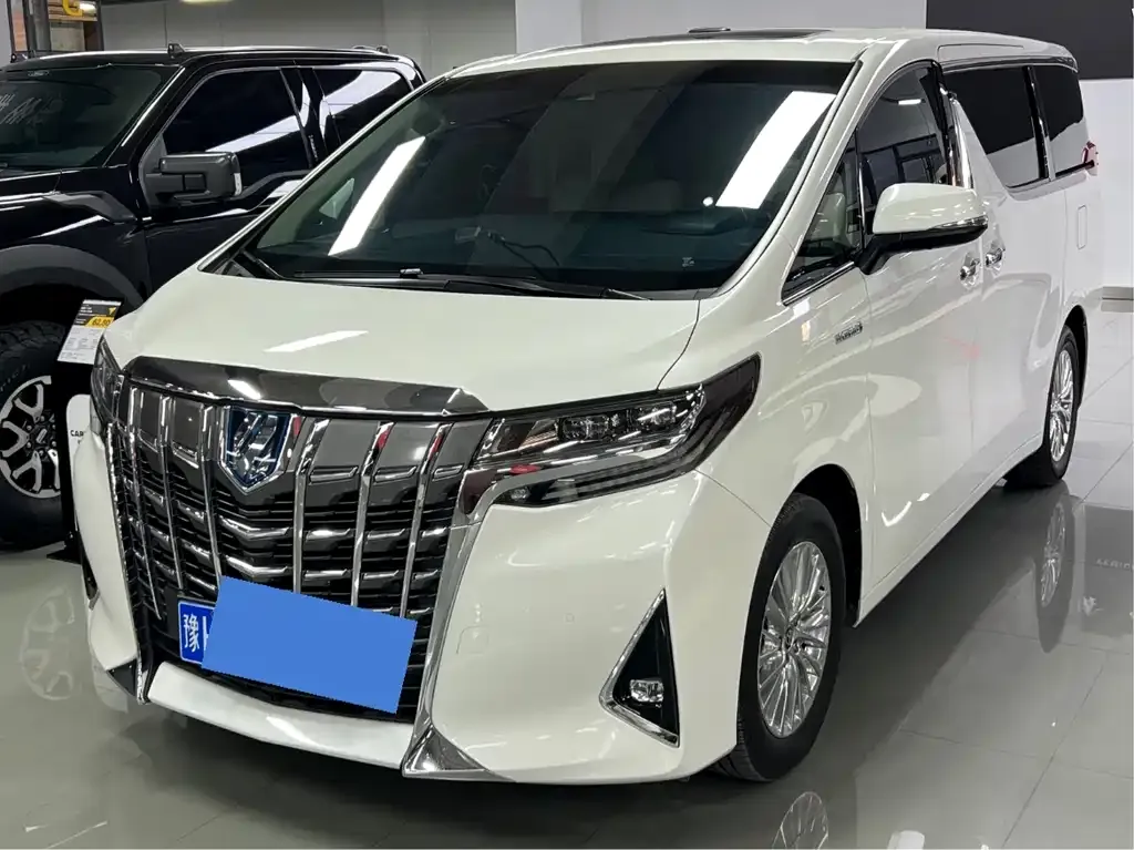 Toyota Alphard — фото 1