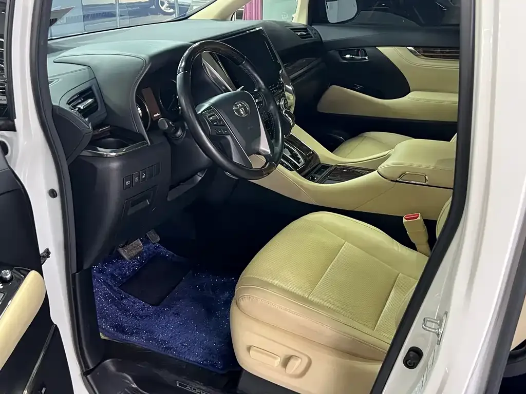 Toyota Alphard — фото 2