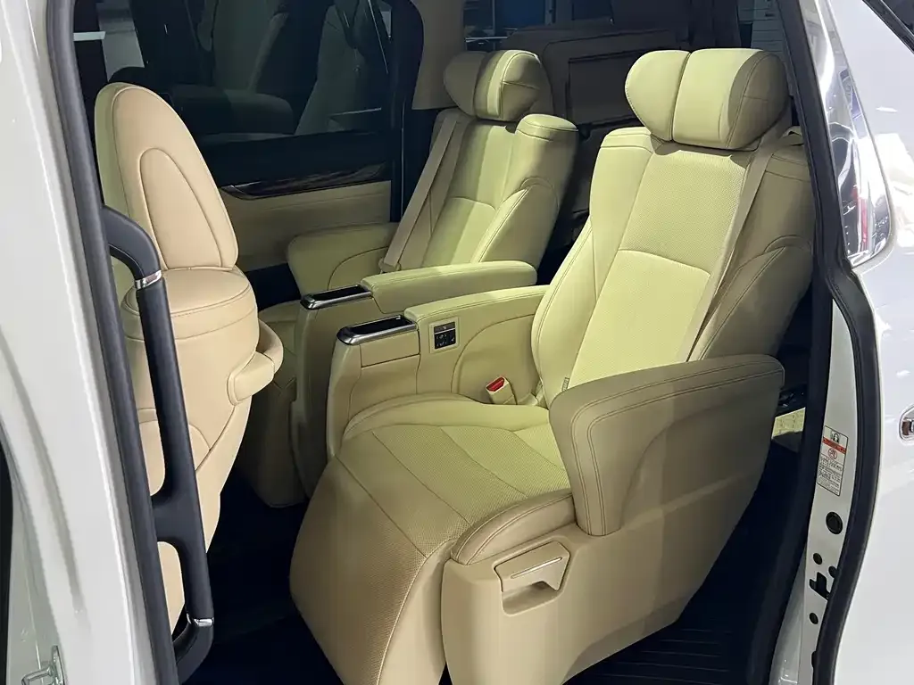 Toyota Alphard — фото 6