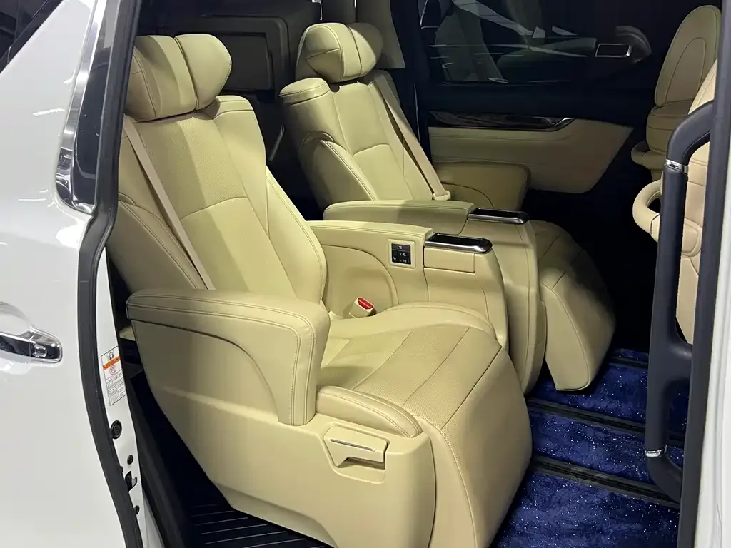 Toyota Alphard — фото 7