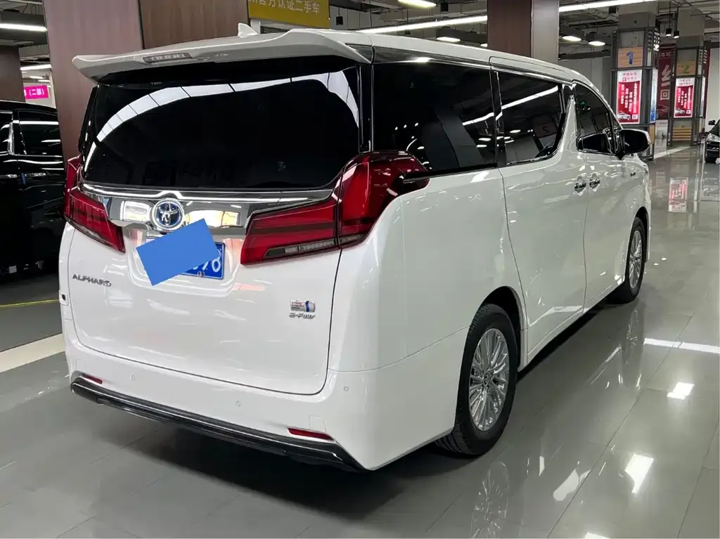 Toyota Alphard — фото 8