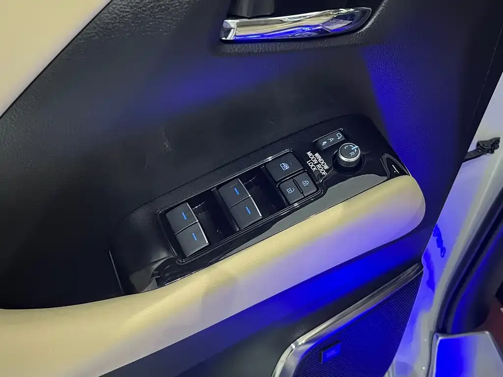 Toyota Vellfire — фото 3
