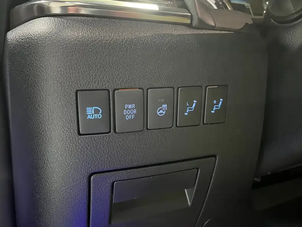 Toyota Vellfire — фото 9