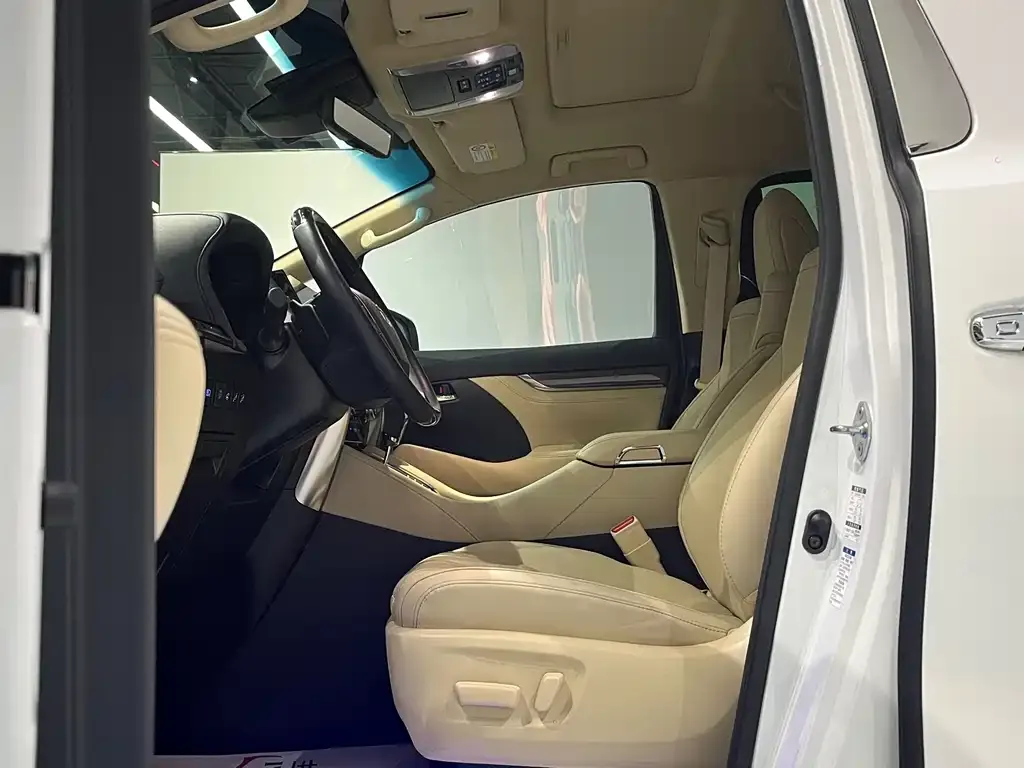 Toyota Vellfire — фото 2
