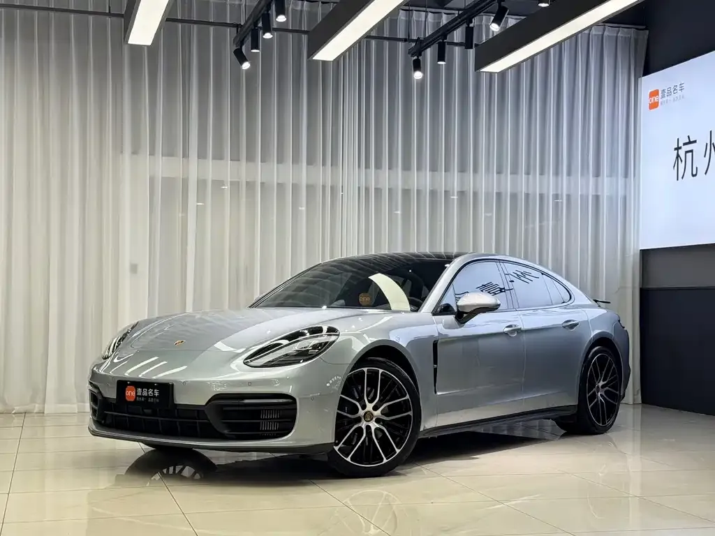 Porsche Panamera — фото 1
