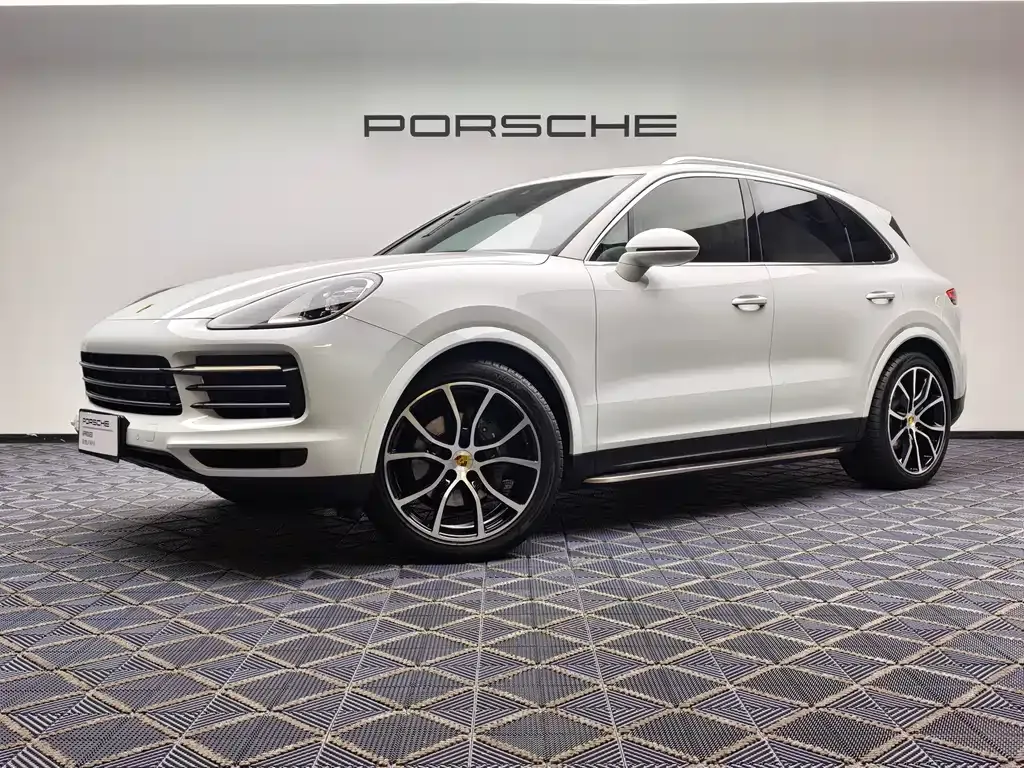 Porsche Cayenne — фото 1