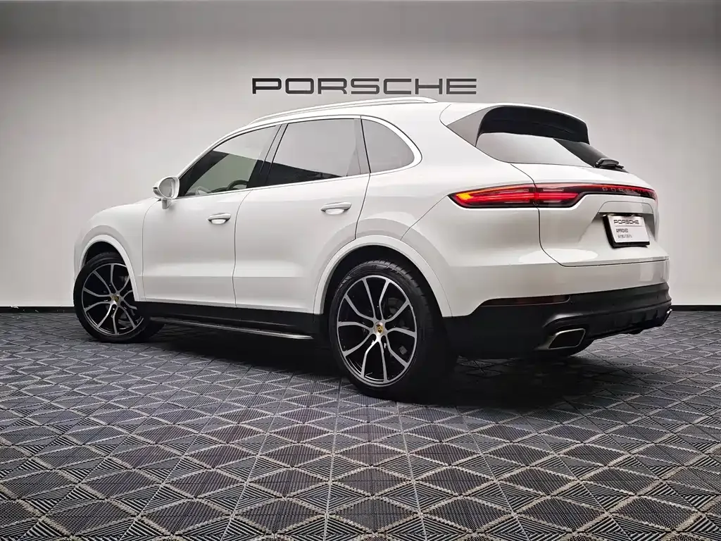 Porsche Cayenne — фото 7