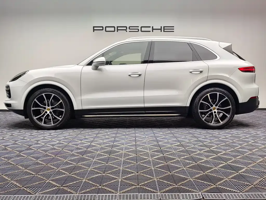 Porsche Cayenne — фото 10
