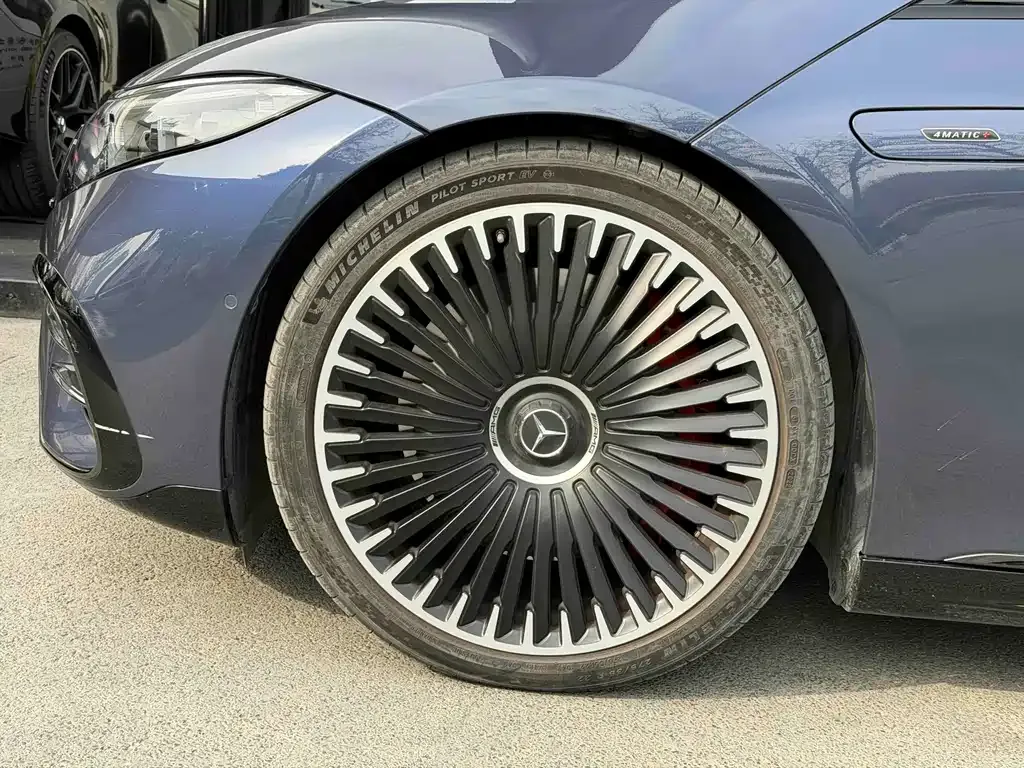 Mercedes-Benz EQS AMG — фото 8