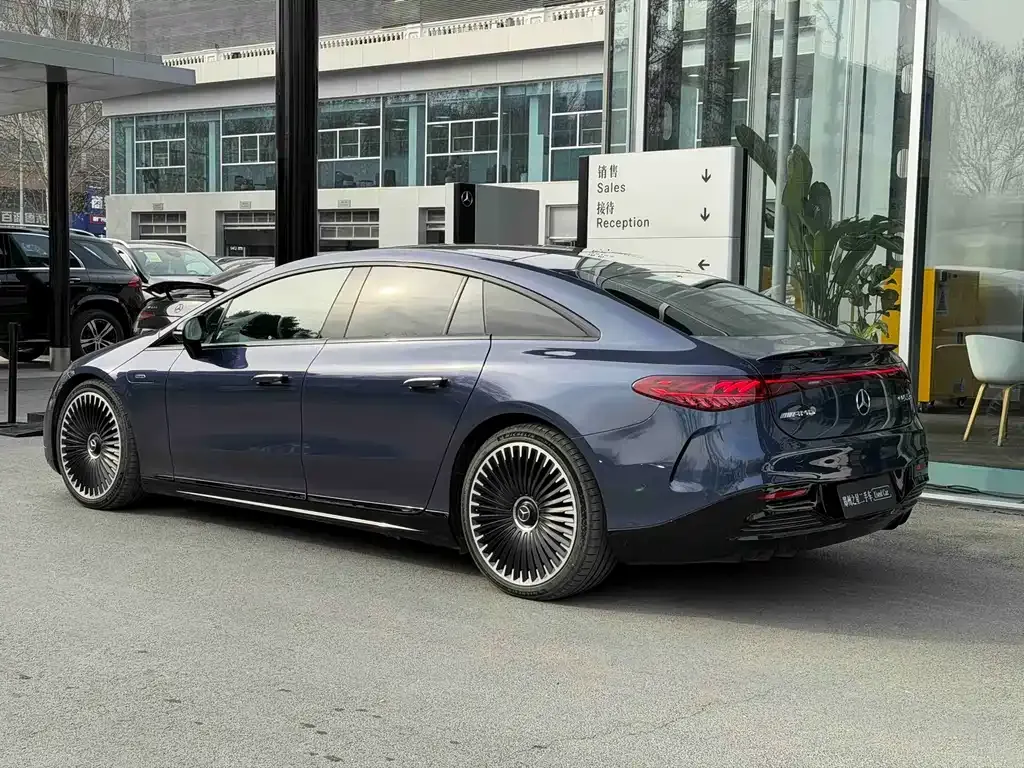 Mercedes-Benz EQS AMG — фото 2