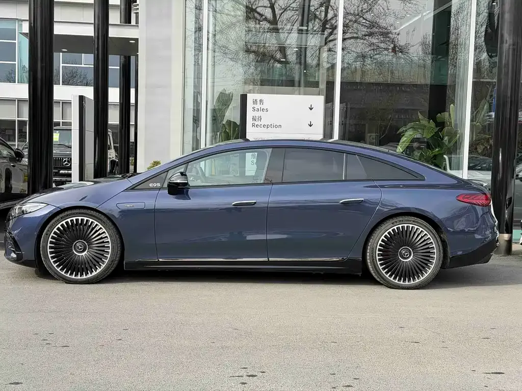 Mercedes-Benz EQS AMG — фото 3