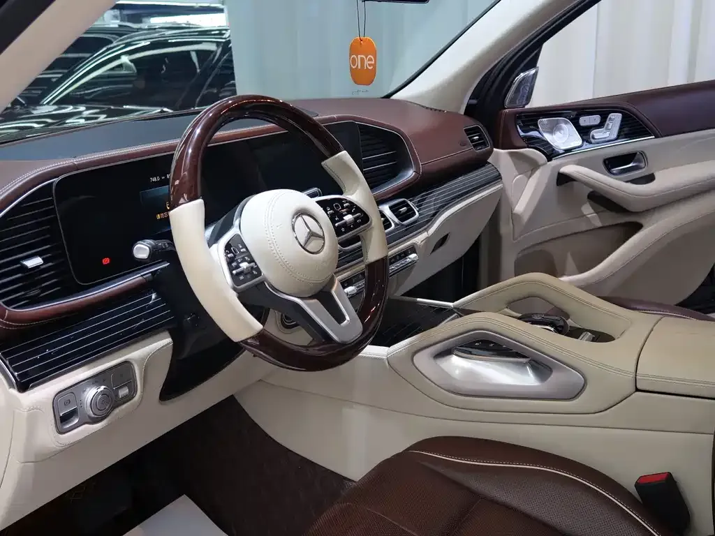 Mercedes-Benz GLS — фото 10