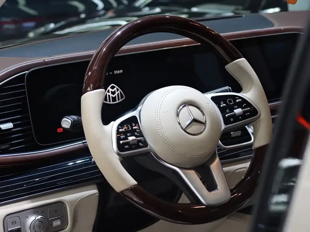 Mercedes-Benz GLS — фото 9
