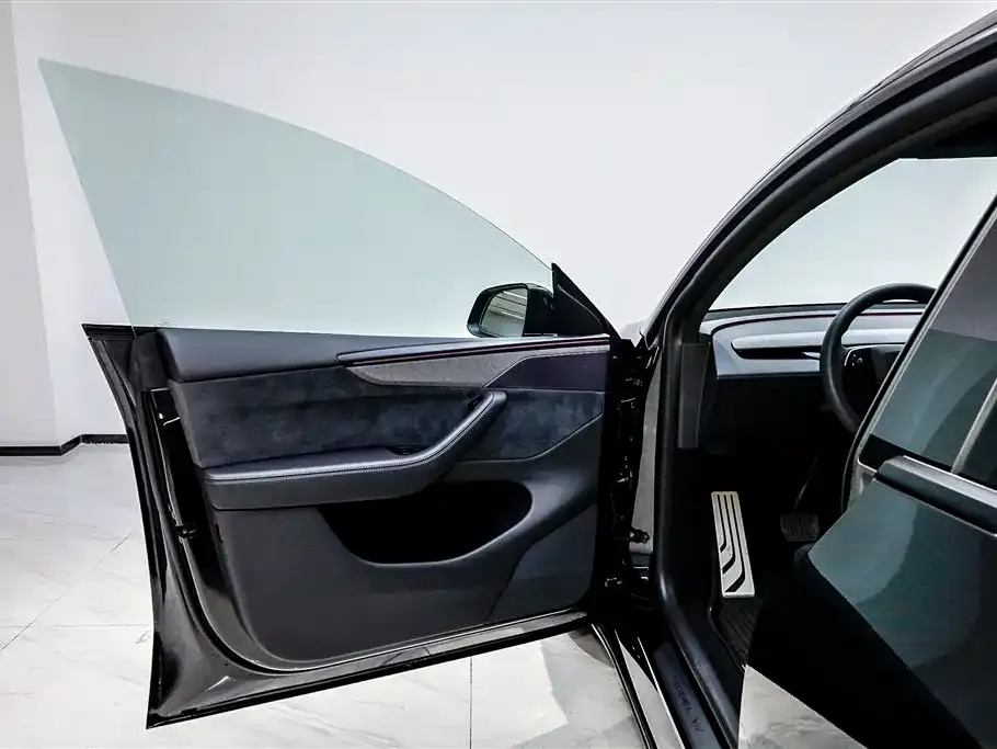 Tesla Model Y L — фото 2