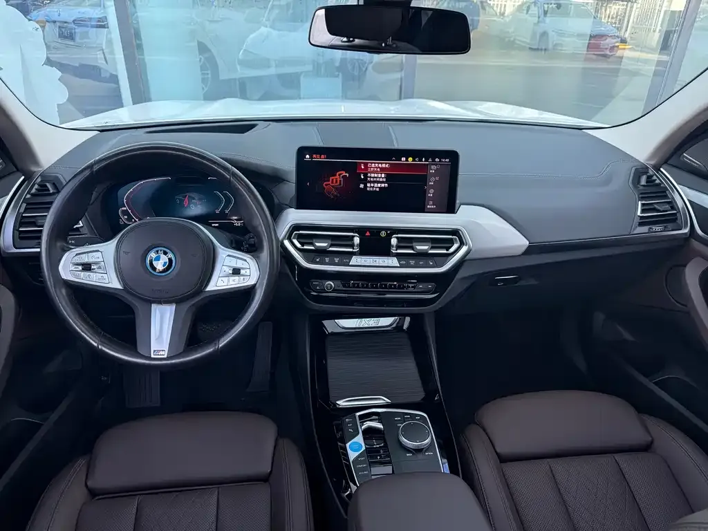 BMW iX3 — фото 2