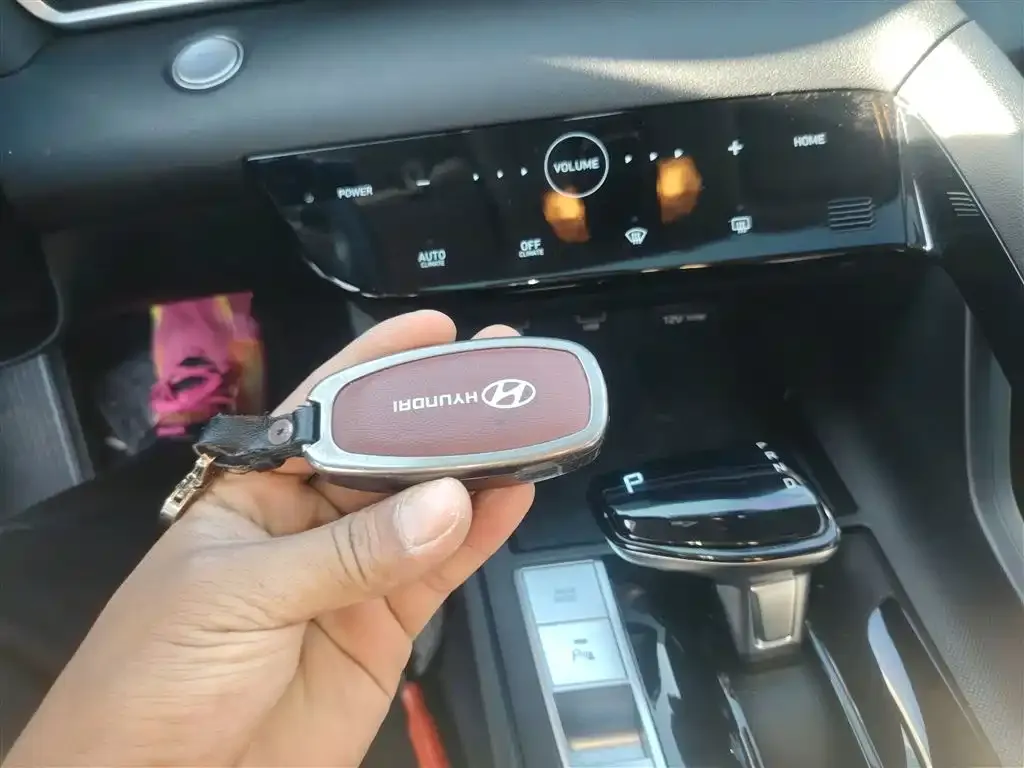 Hyundai Elantra — фото 3